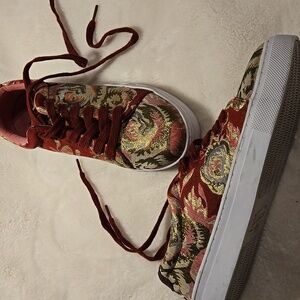 ISAAC MIZRAHI IMBEKKI SNEAKER IN FLORAL BROCADE SIZE 7M